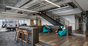 办公室设计装修：天然材料与裸露的混凝土形成鲜明对比 带来温暖和个性